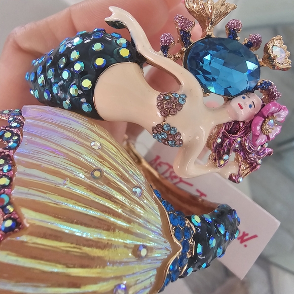 Betsey Johnson Mermaid Crystal Statement Bracelet - Blue, Pink & Gold - Picture 6 of 10